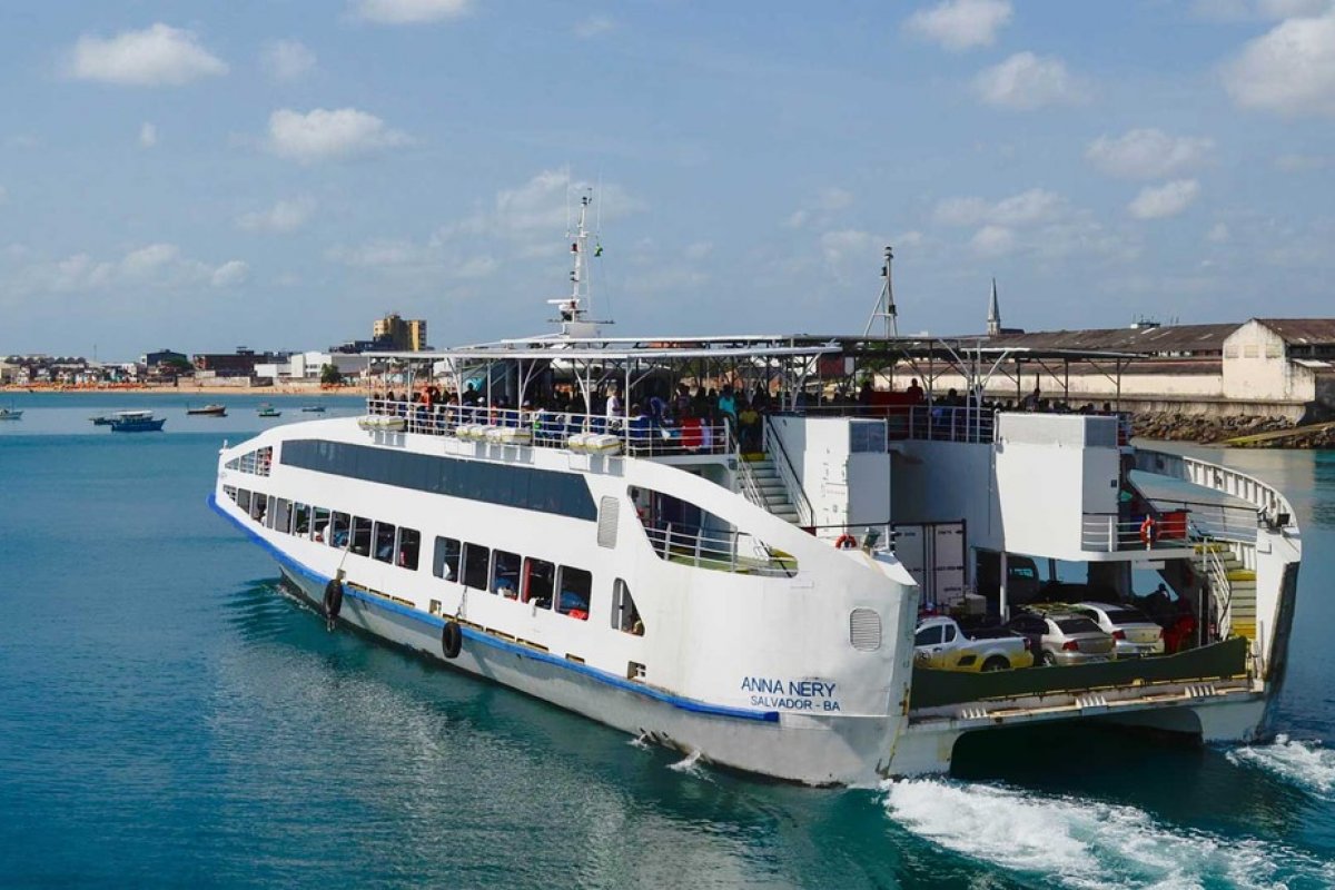 Ferry Boat registra movimento intenso com tempo de espera de duas horas