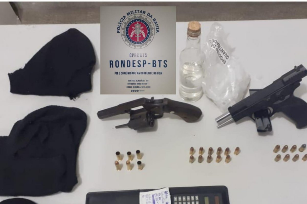 Traficantes são presos pela polícia após buscarem esconderijo no IAPI, em Salvador
