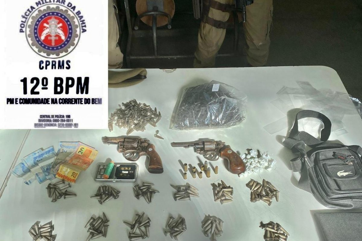 Policia localiza grupo de homens com armas e drogas em Camaçari