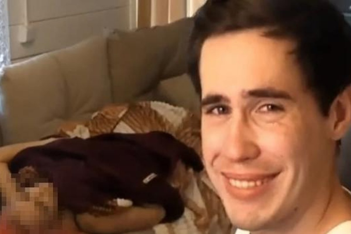Youtuber é preso após fazer uma live exibindo o corpo da namorada morta
