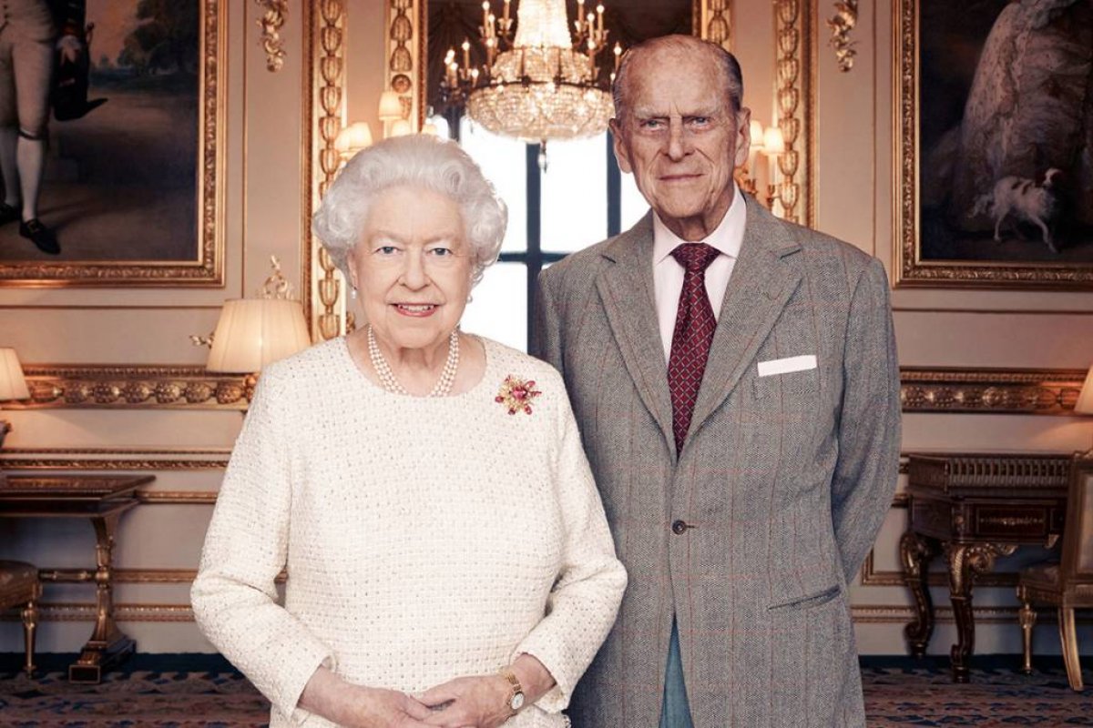 Rainha Elizabeth será uma das primeiras a receber vacina contra covid-19 no Reino Unido