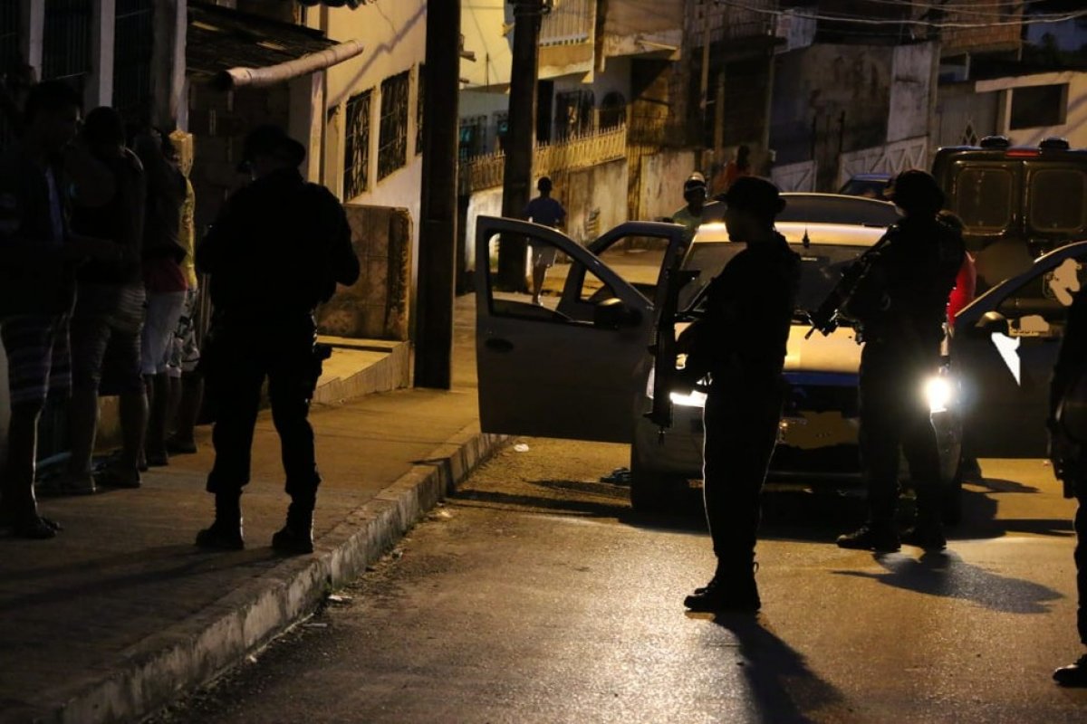 Gerente de facção é preso ao tentar escapar de blitz em Salvador