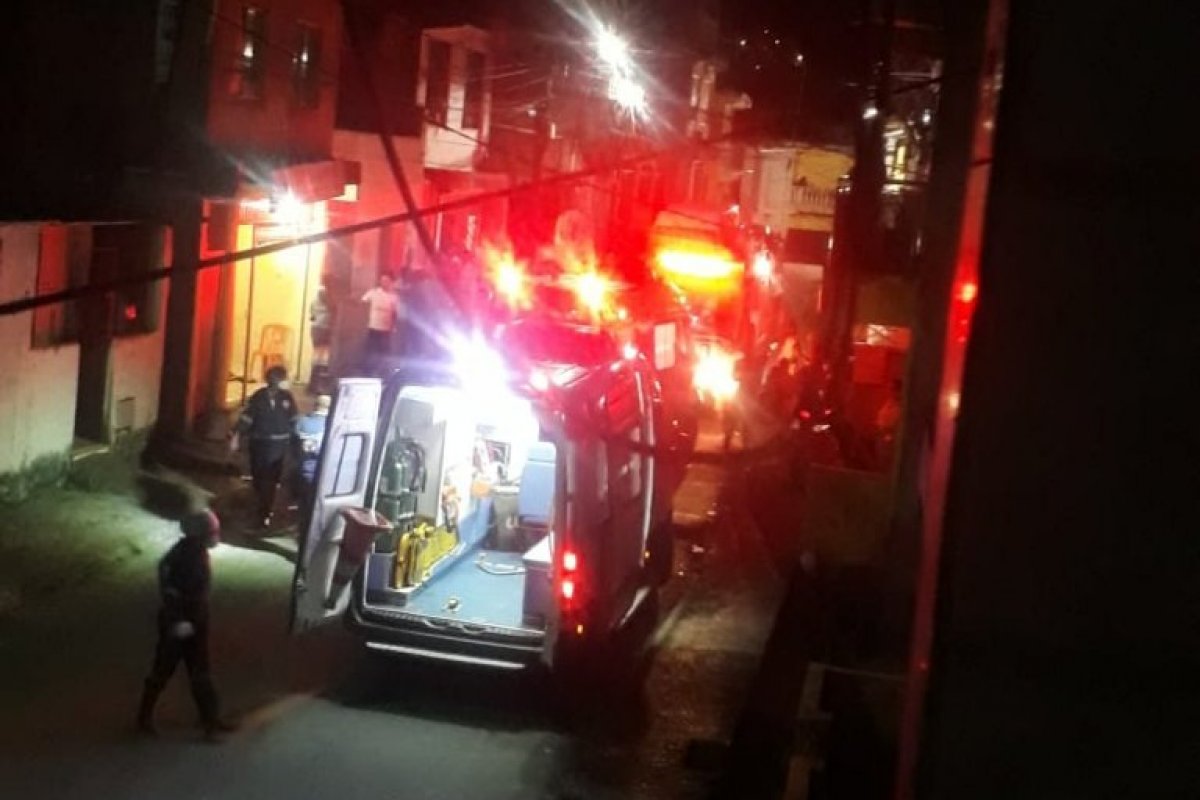 Onze pessoas são baleadas em bar na  Região Metropolitana de Salvador 