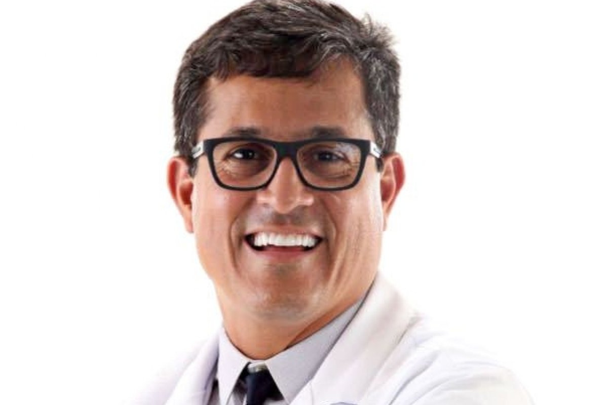 Cirurgião-dentista Leonardo Carvalho ganha medalha pelos relevantes serviços de saúde a crianças carentes