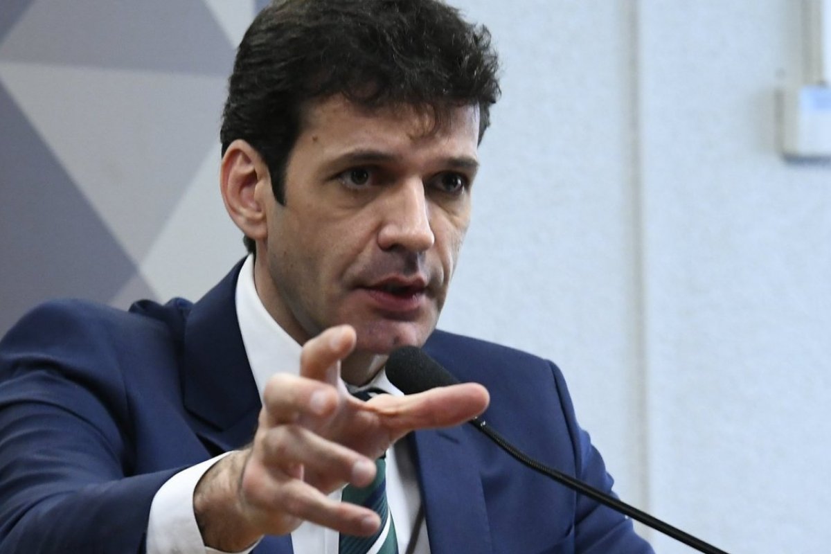 Bolsonaro demite o ministro do Turismo,  Marcelo Álvaro Antônio