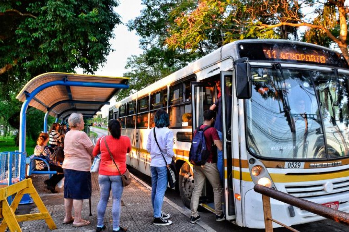 Bolsonaro veta ajuda de R$ 4 bilhões ao transporte público prevista em projeto de lei do Senado 