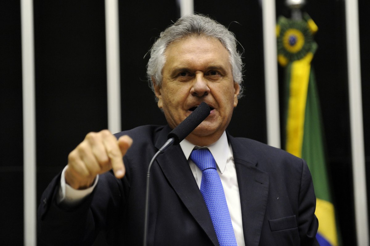 Ronaldo Caiado afirma que vacina contra Covid-19 será distribuída pelo governo federal 