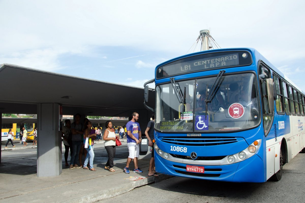 Motorista de veículo que derrubar poste em Salvador terá que pagar caro
