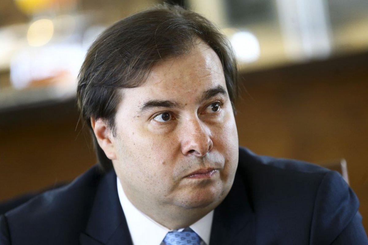 "Demora da vacina é maior erro político de Bolsonaro", diz Rodrigo Maia 