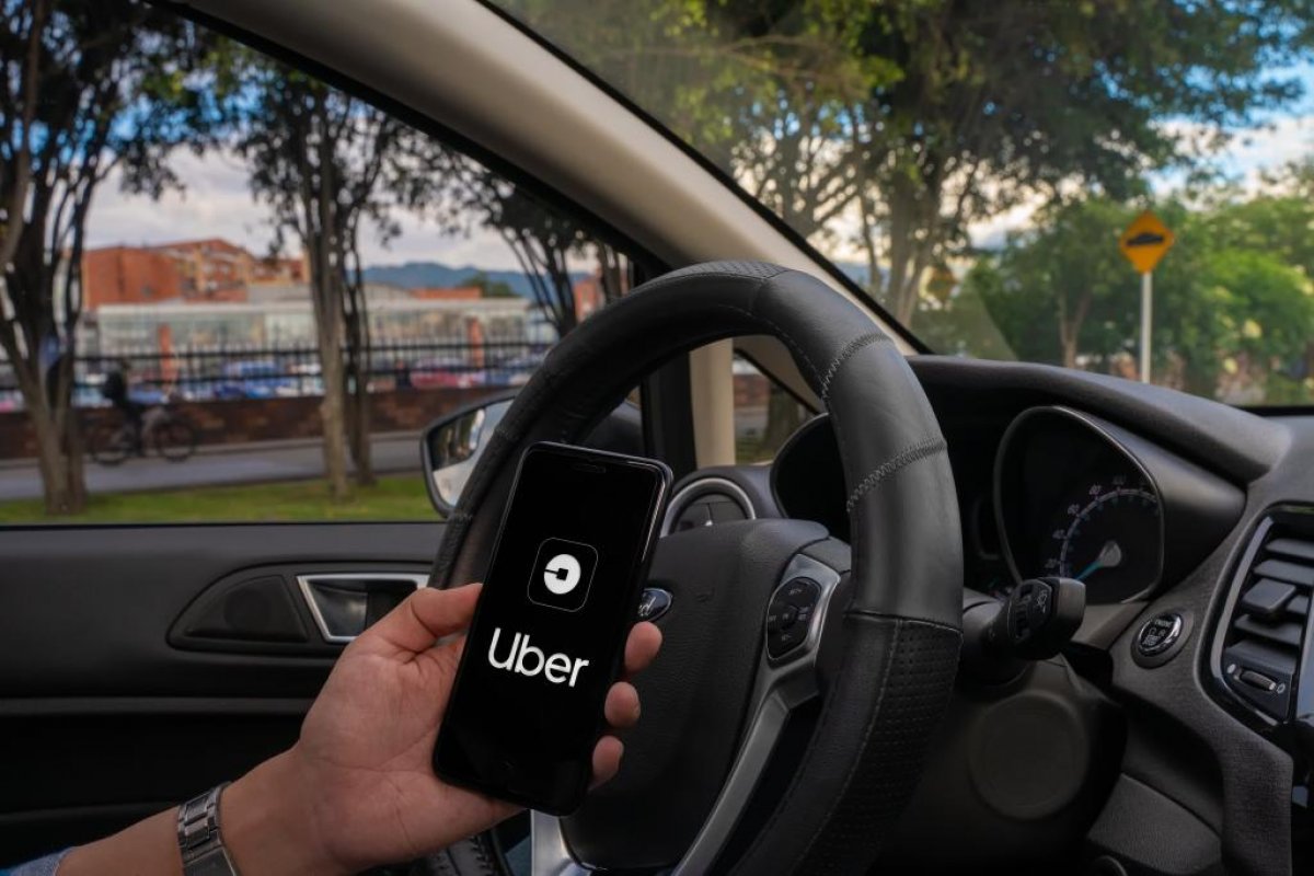 Uber dá 50% de desconto em viagem aos usuários que fizerem amigo secreto à distância
