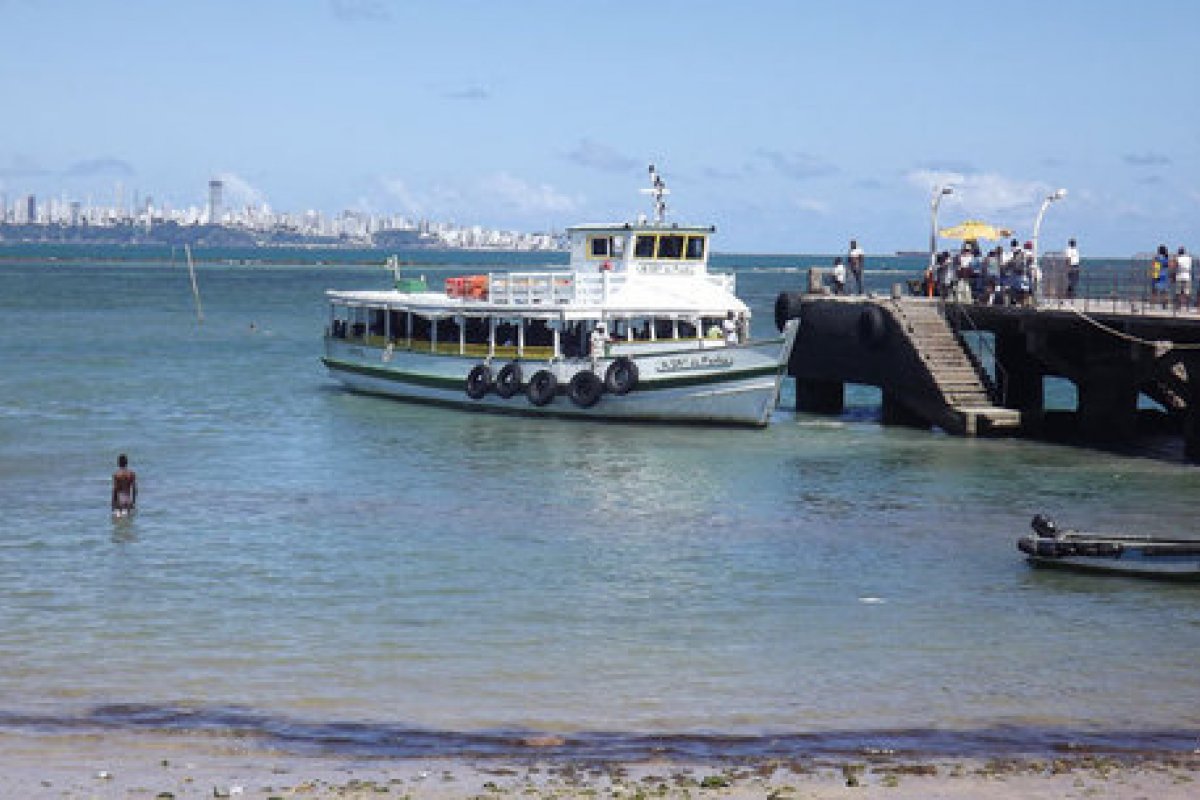 Maré baixa causa parada de 3h na travessia Salvador-Mar Grande na manhã desta segunda (14)