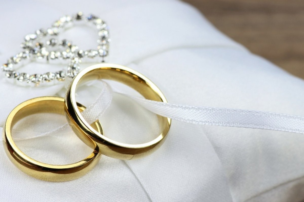 Após oito anos de espera, mulher processa namorado por não pedi-la em casamento