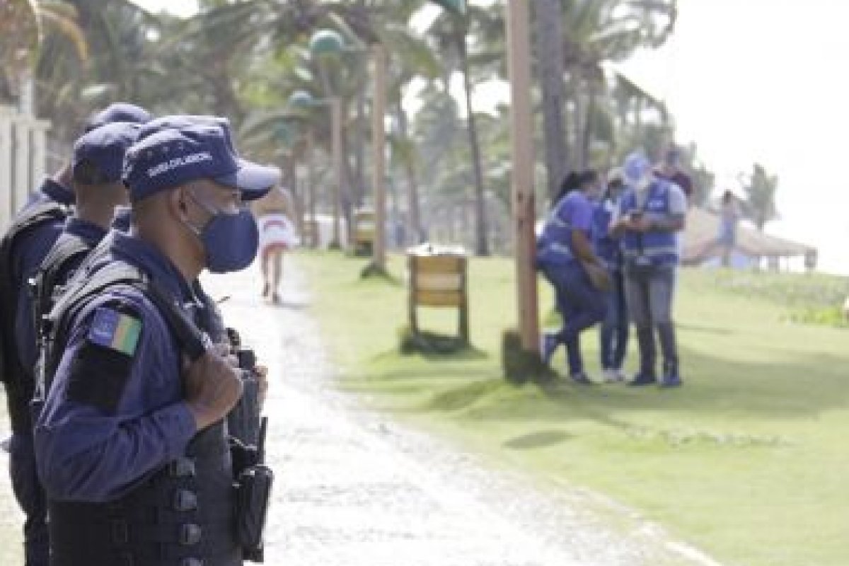 Barracas de praia só poderão funcionar de segunda a sábado em Lauro de Freitas