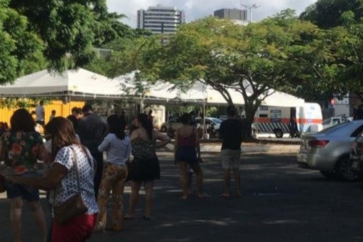 Vândalos arrombam unidade de testes de Covid-19 na Pituba, em Salvador