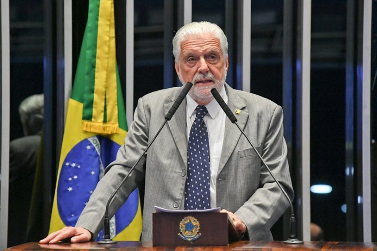 Jaques Wagner critica posicionamentos de Bolsonaro sobre vacinas: 'não é médico e nem cientista'