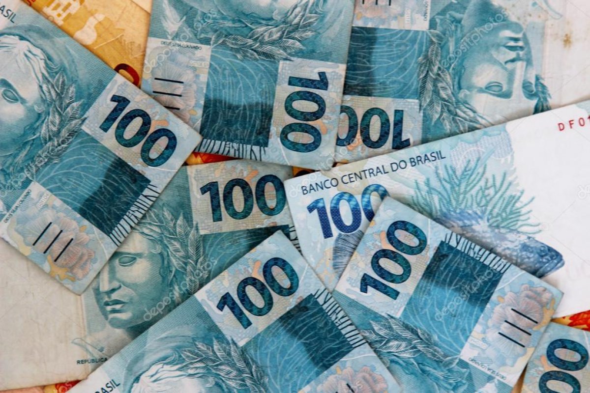 49,5% dos municípios do país optaram por pagar o 13º salário em parcela única, segundo CNM