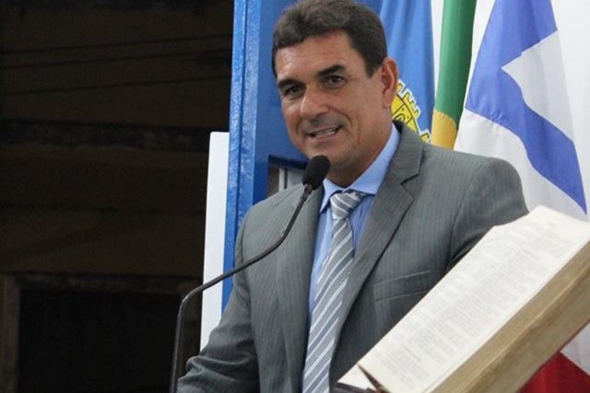 MP pede suspensão de compra de R$ 538,9 mil em queijo e panetone feita pelo prefeito de Cachoeira 