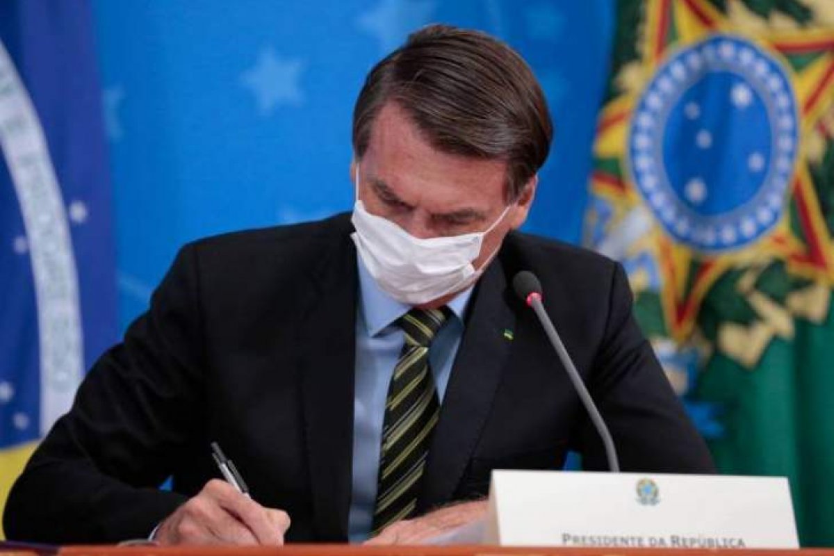 MP que disponibiliza R$ 20 bilhões para Ministério da Saúde é assinada por Bolsonaro 
