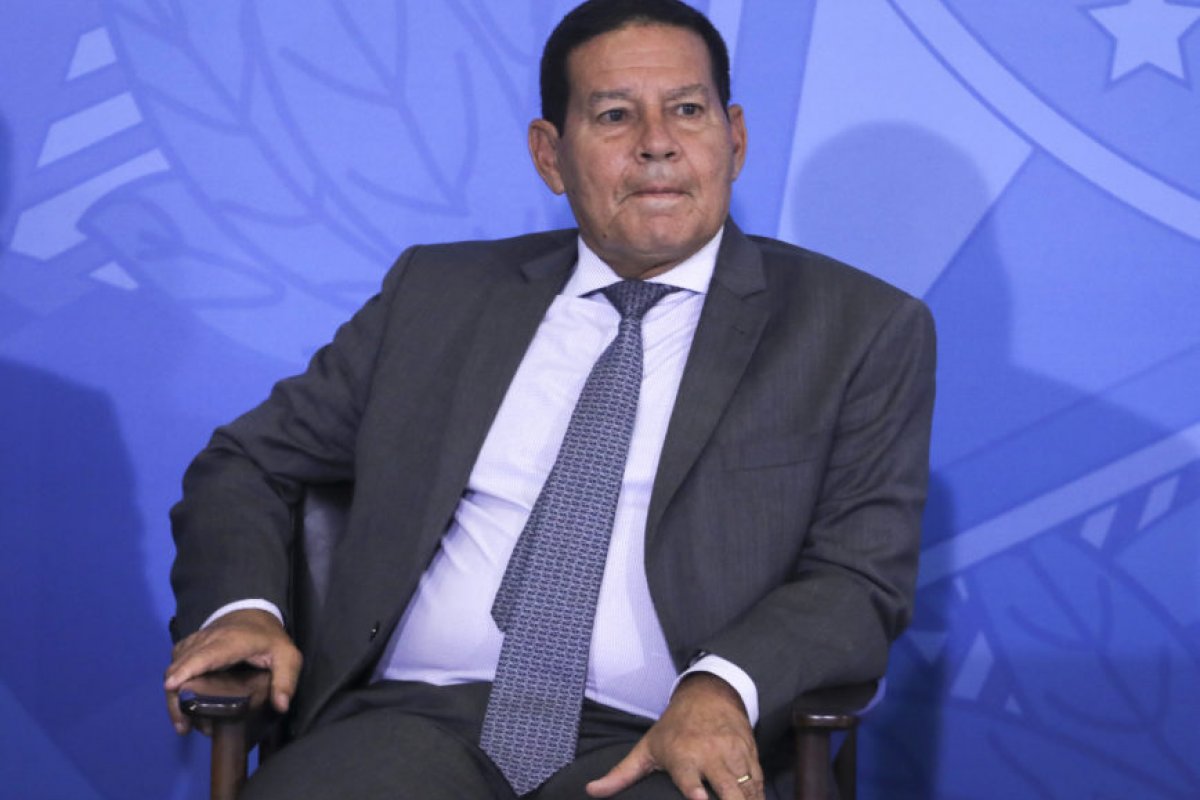Governo vai comprar bicicleta de spinning para Mourão