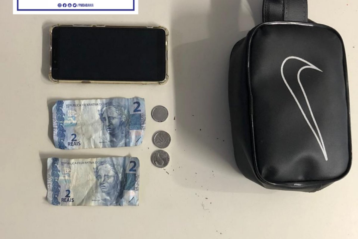 Polícia apreende rádios comunicadores e drogas em Simões Filho