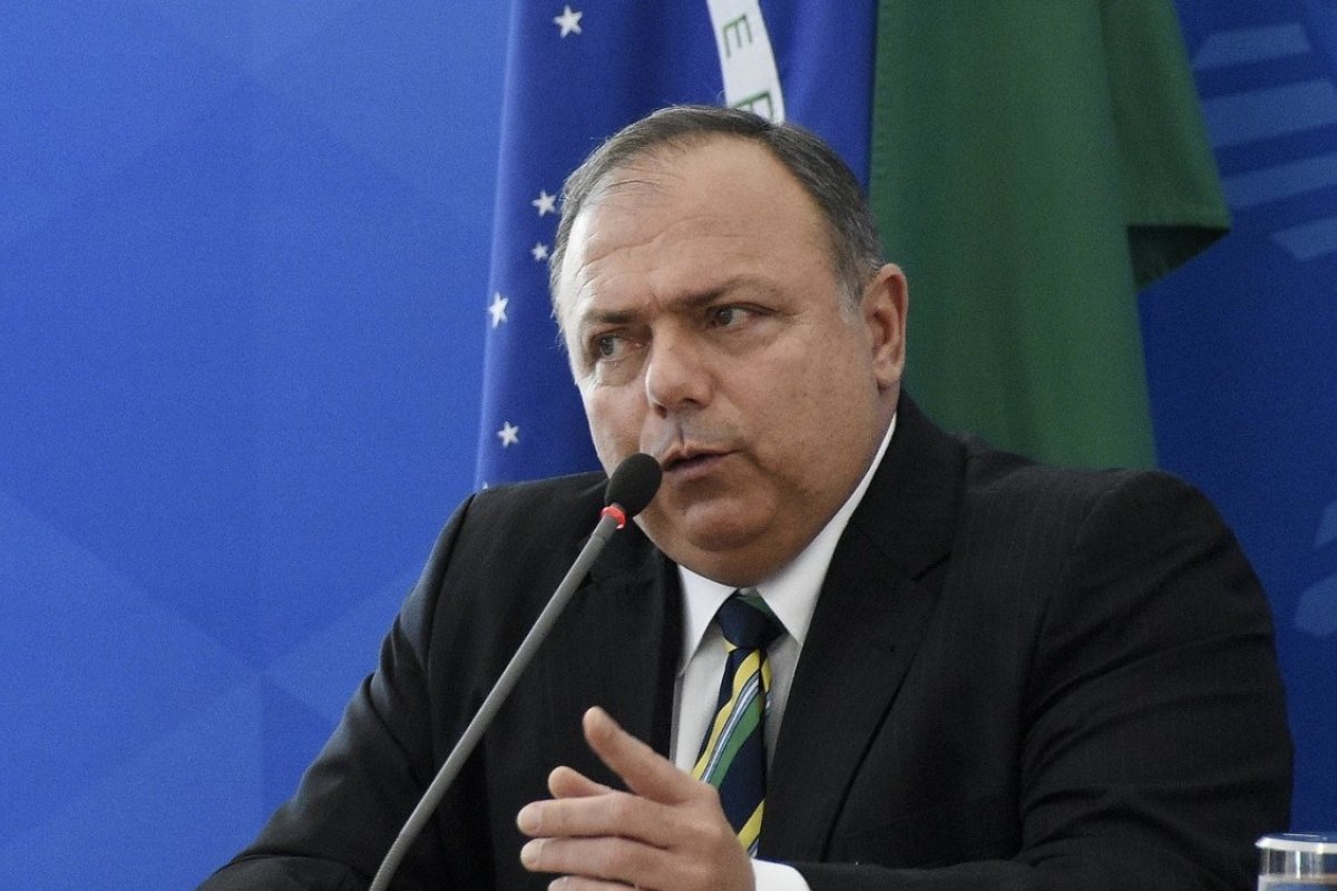 Pazuello diz que Bolsonaro não vai incentivar vacinação contra Covid-19