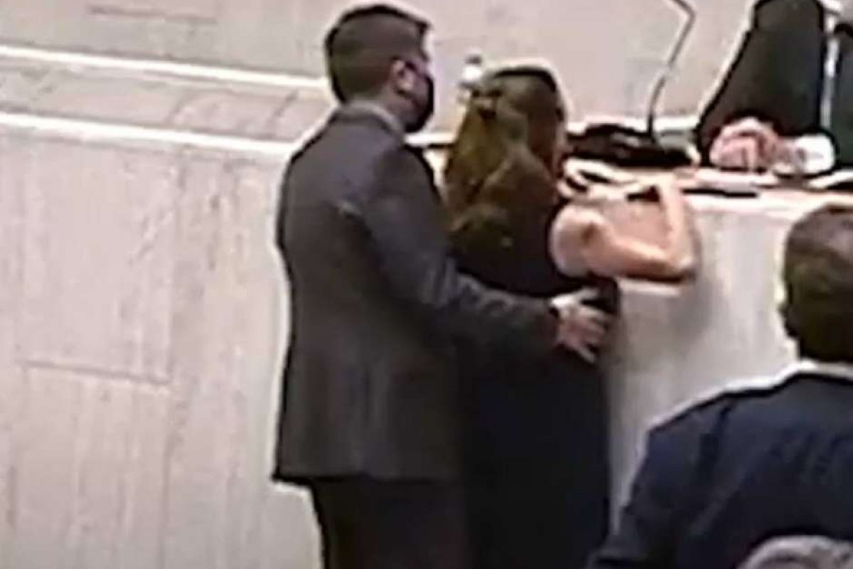 Vídeo: Deputada é vítima de assédio sexual durante sessão na Alesp