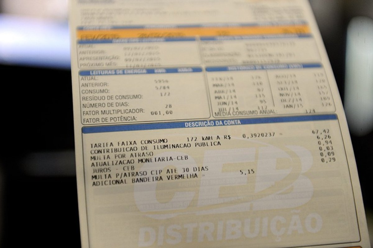 Banco Central prevê bandeira vermelha na conta de luz ao longo de 2021