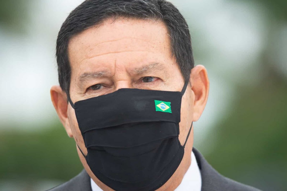 Mourão diz que decisão do STF de tornar vacina obrigatória é "normal" 