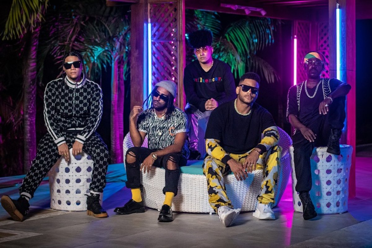 ÀTTOOXXÁ e Parangolé lançam clipe de "Molhadinha"