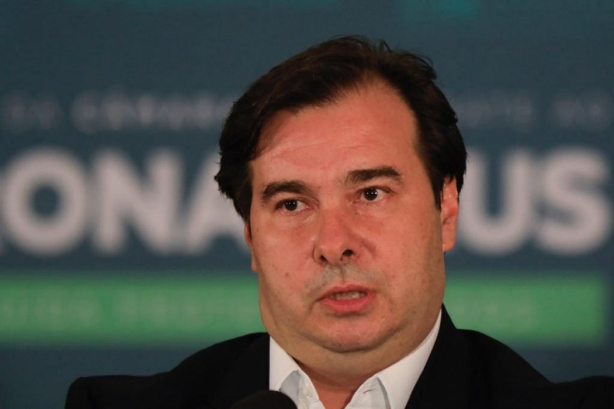 Maia esclarece que não pautou 13º do Bolsa Família a pedido do governo
