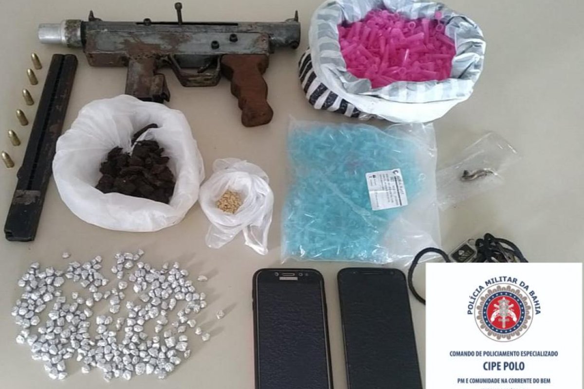 Suspeitos de tráfico são presos com uma submetralhadora em Lauro de Freitas