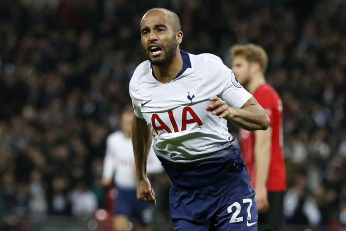Lucas renova com Tottenham por cinco anos