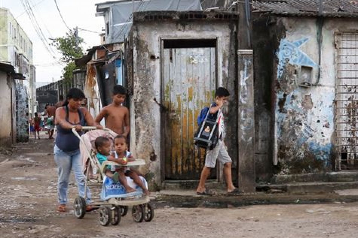 Pesquisa revela que extrema pobreza em Salvador teria chegado a 16,9% sem o auxilio emergencial