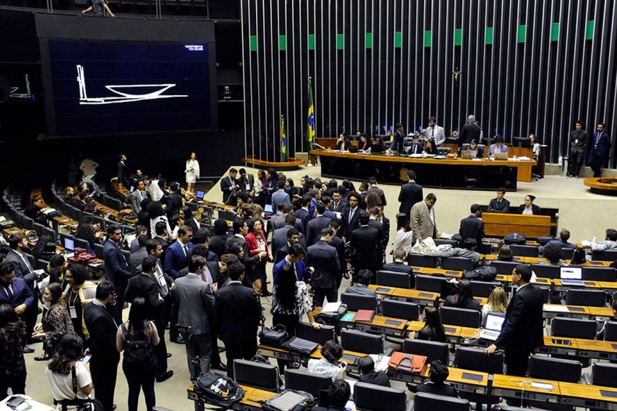 Esquerda segue dividida para eleição na Câmara, mesmo com adesão de Maia