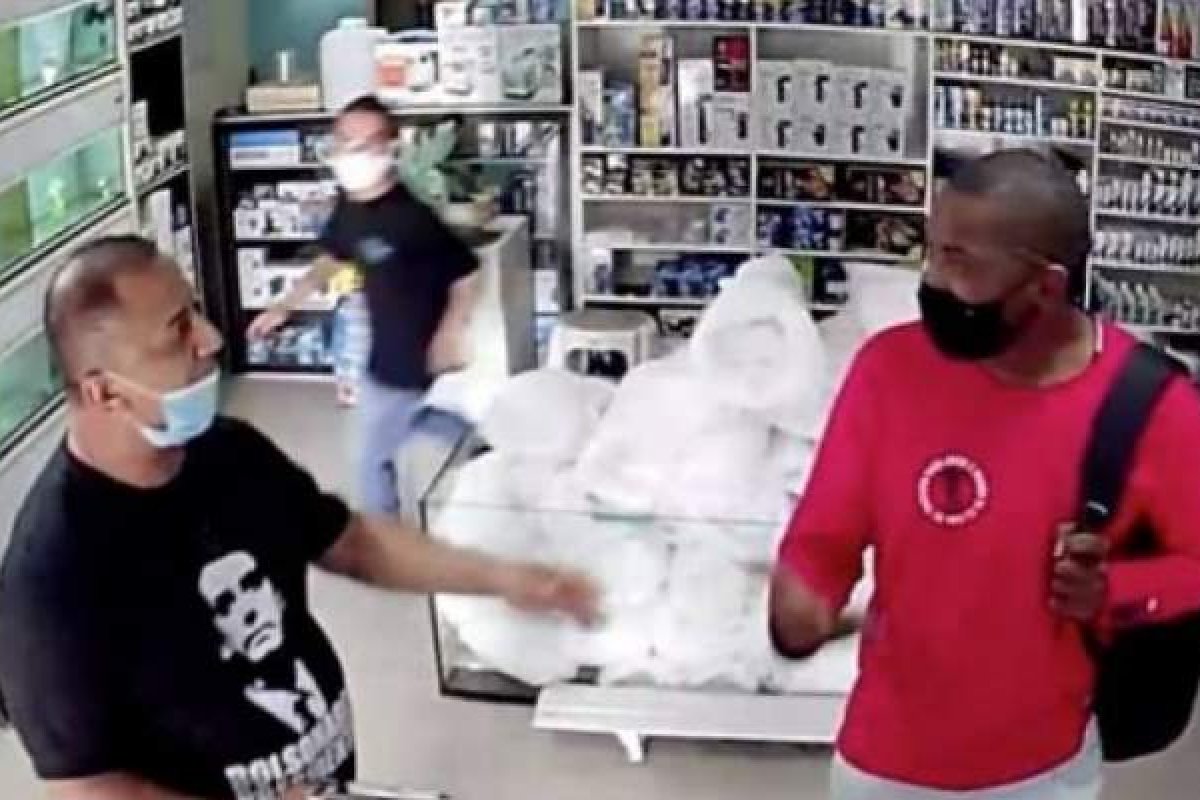 Sargento que ameaçou jovem com arma diz que caso só teve repercussão porque vestia camisa de Bolsonaro