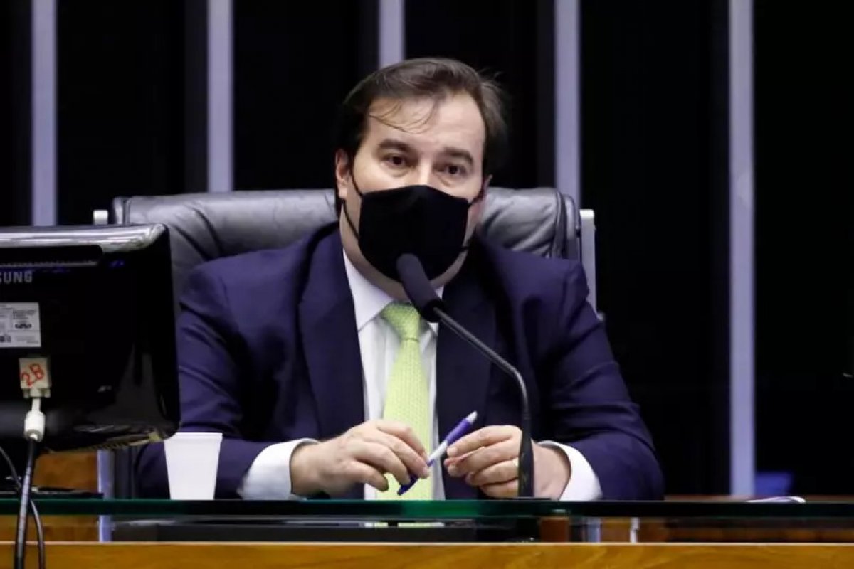 Maia diz que decisão que prendeu Crivella é "abusiva"