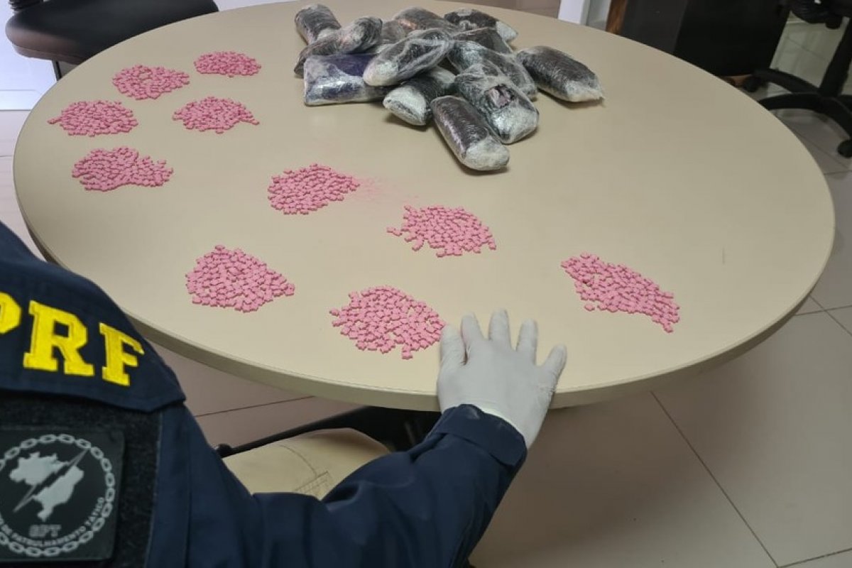 PRF prende homem com 14 mil comprimidos de ecstasy em ônibus na Bahia
