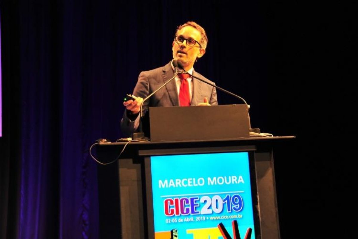 Médico baiano Marcelo Liberato palestra em simpósio na Capital paulista