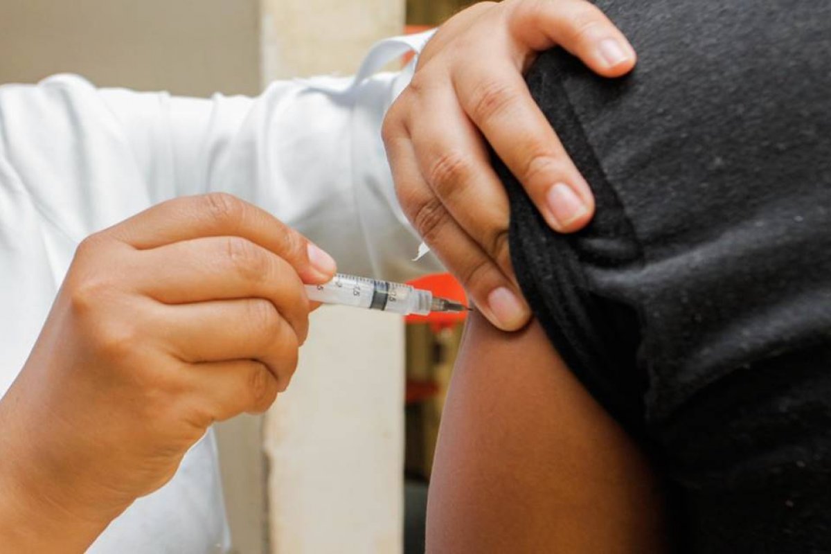 Governo federal se apressa para antecipar vacinação e projeta compra de 100 milhões de doses da CoronaVac