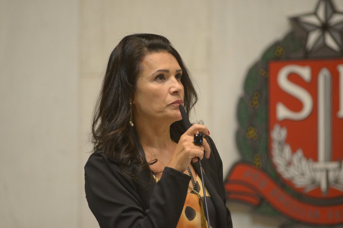 Valéria Bolsonaro é expulsa do PSL de SP