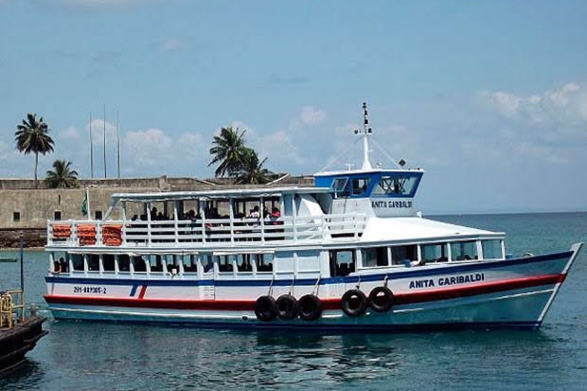 Travessias Salvador-Mar Grande opera com oito embarcações 