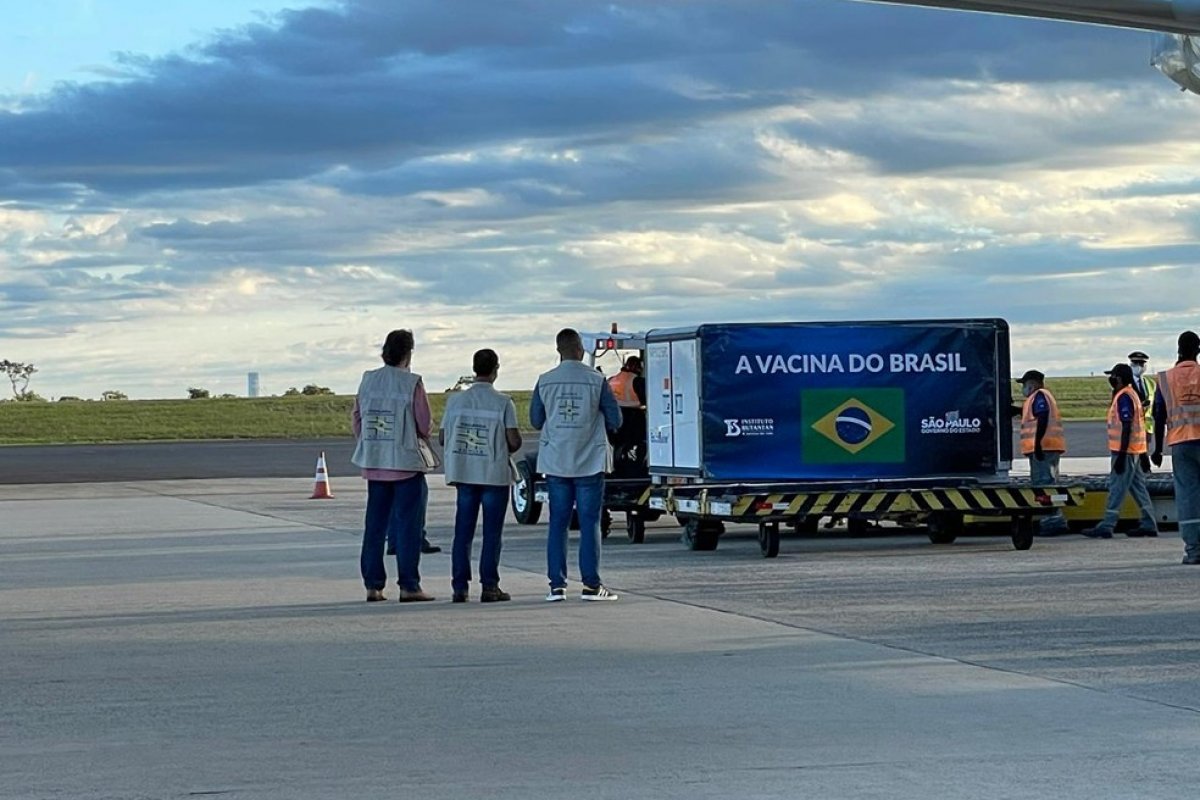 Vacina Covid-19: Governo de SP recebe quarto lote com 5,5 milhões de doses da CoronaVac