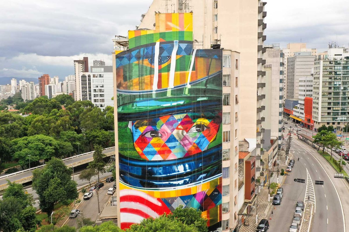 Eduardo Kobra  revitaliza mural de Ayrton Senna em São Paulo 