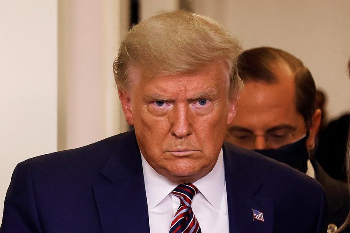 Trump concede perdão para o ex-chefe de campanha e para pai do genro dele