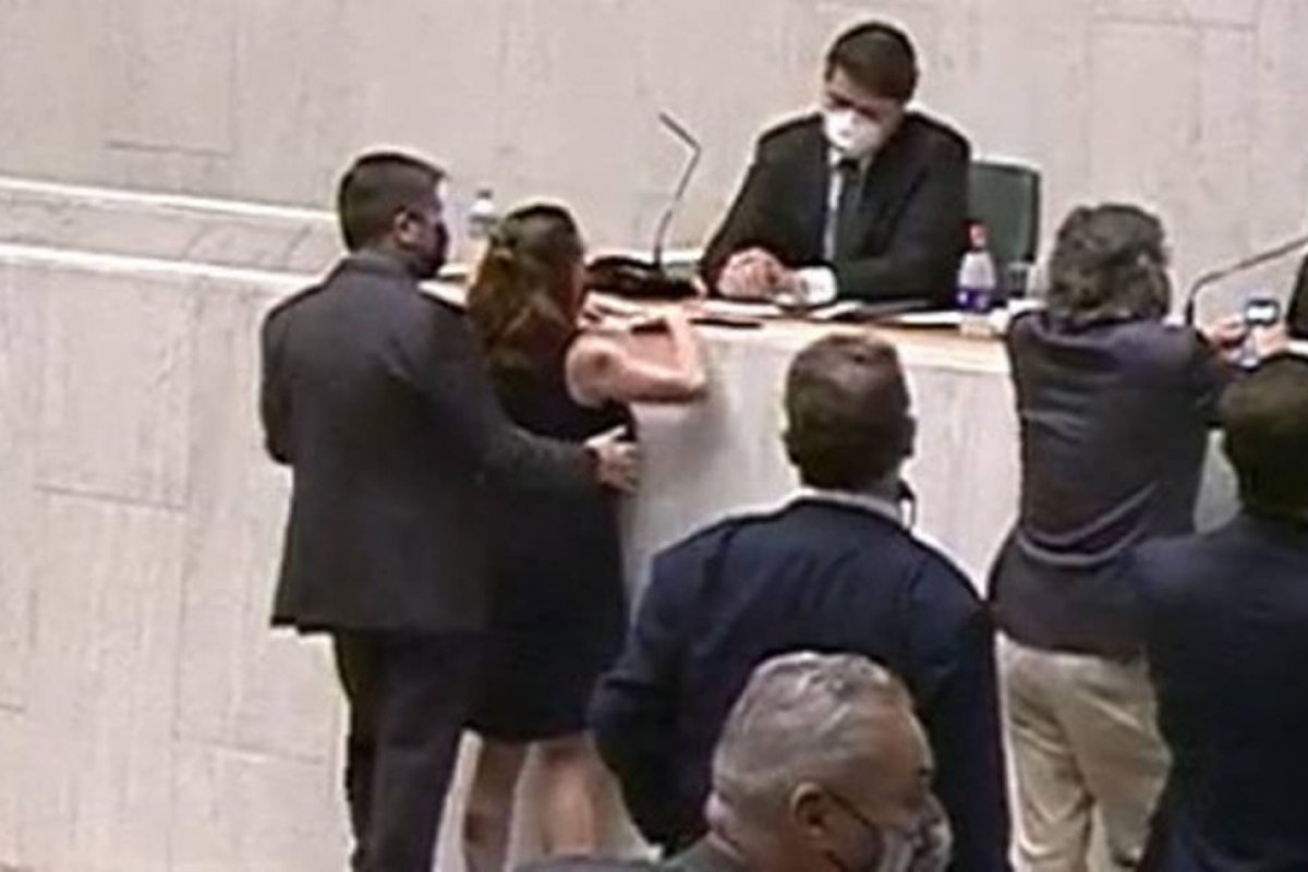 Mais de 110 mil pessoas pedem cassação de deputado que apalpou colega na Alesp