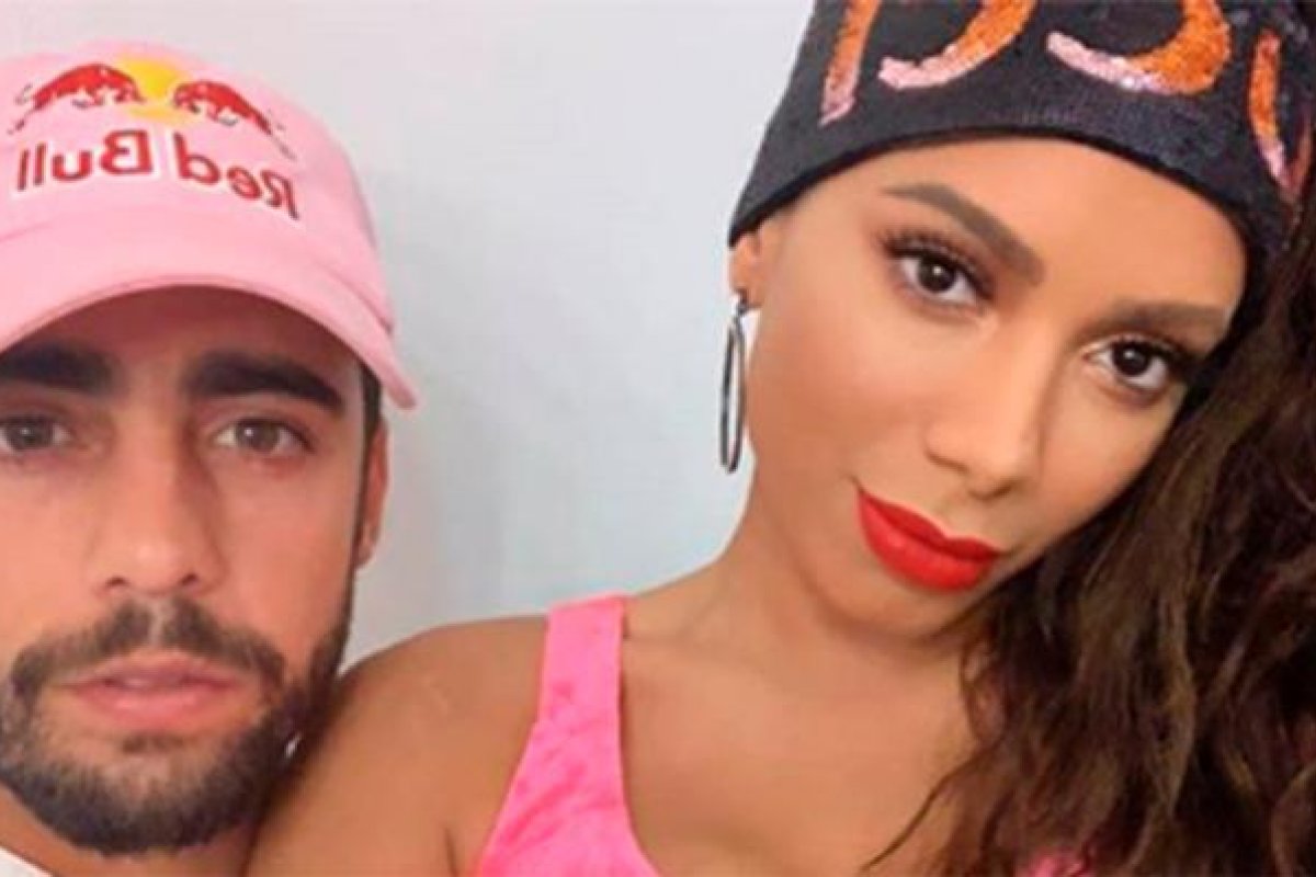 Pedro Scooby pede a mão de Anitta em casamento
