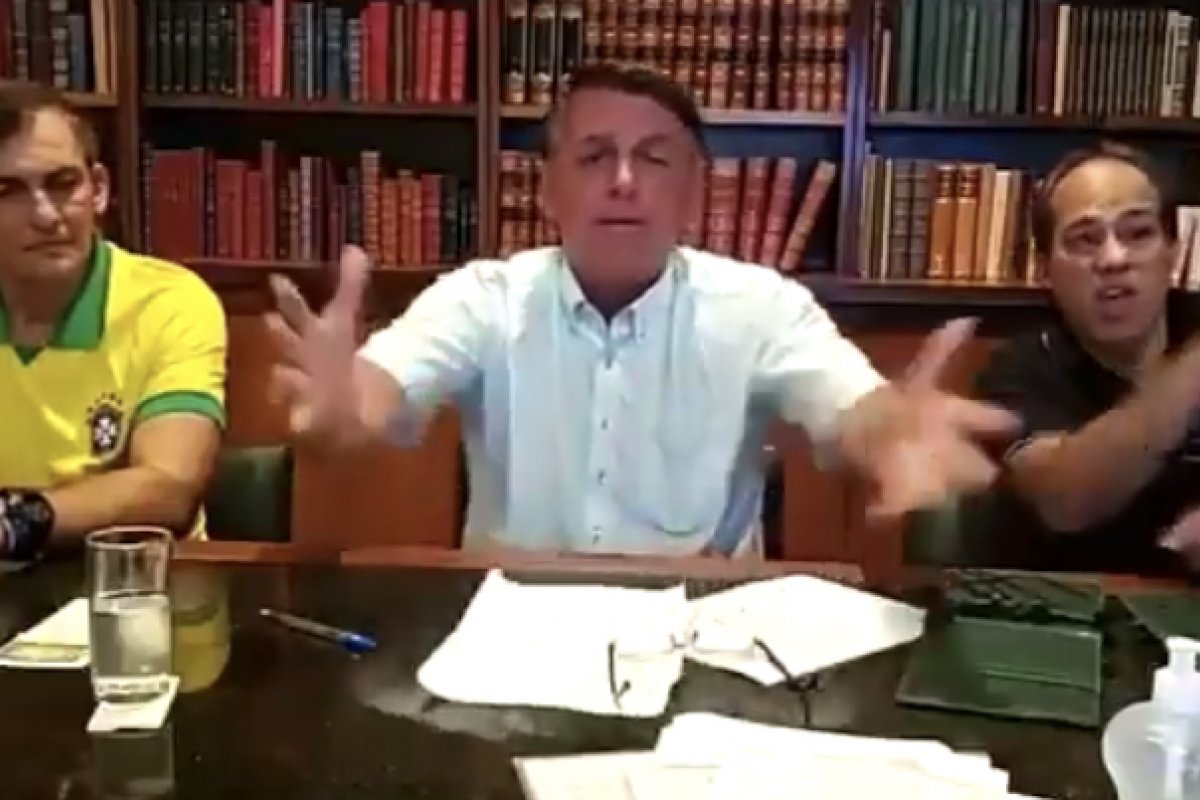 “Isso não é coisa de homem. Fecha São Paulo e vai passear em Miami”, diz Bolsonaro sobre Dória