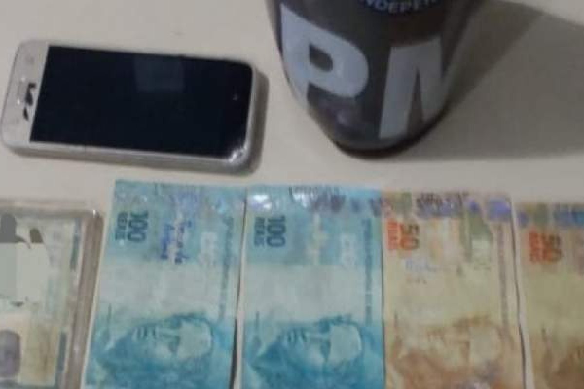 Após usar dinheiro falso para comprar cosméticos em Lauro de Freitas, mulher é presa 
