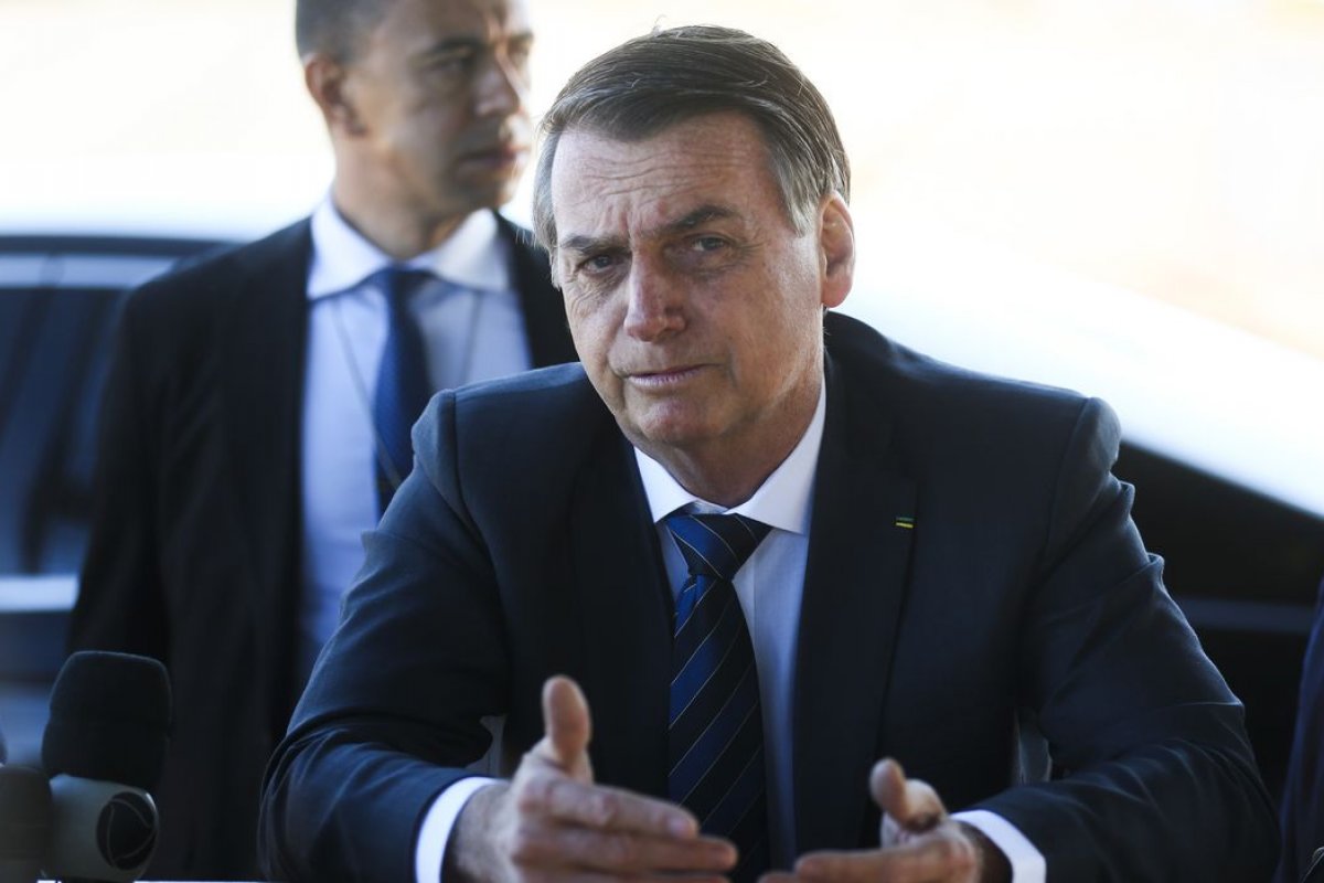 'Entre eu e vacina tem uma tal de Anvisa', diz Bolsonaro sobre demora de aquisição imunizante