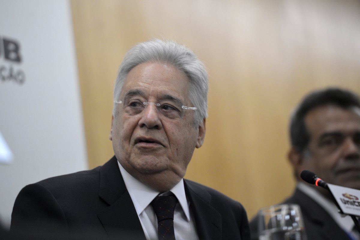 "Passa dos limites", diz Fernando Henrique Cardoso sobre Bolsonaro